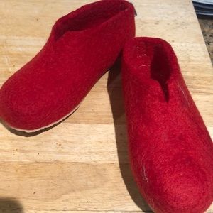 NEW!!! Baabuk Children Slippers Size 7